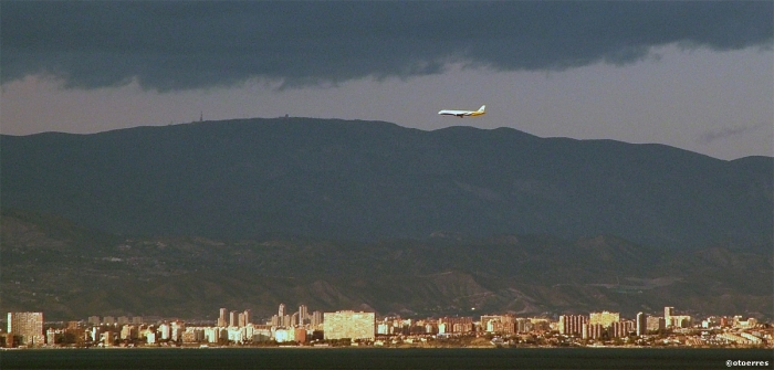 Inn for landing på El Altet-flyplassen utenfor Alicante (©otoerres)